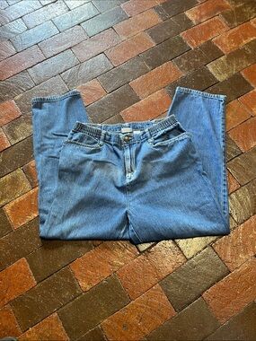 Vintage Essentials size 12 women’s jeans with elastic in waist 27” inseam
